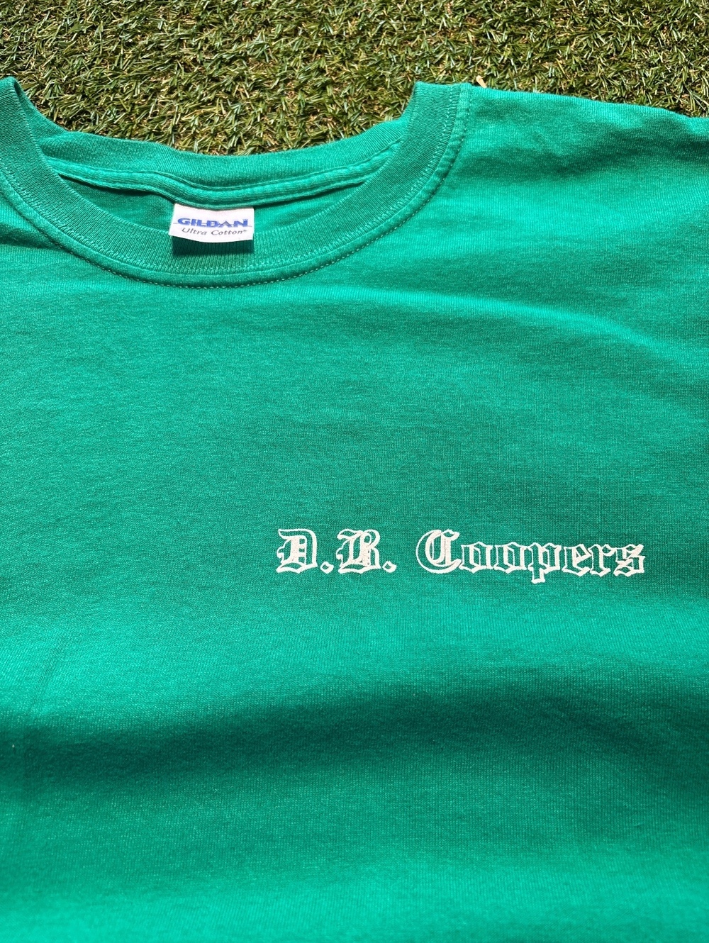 2000s Irish dive bar t- shirt